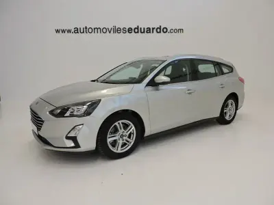 Usado Ford Focus Trend 120 CV (88 kW) 2020 Gris / plata Familiar