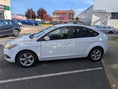 Käytetty Ford Focus Trend 109 HP (80 kW) 2010 Valkoinen Sedan