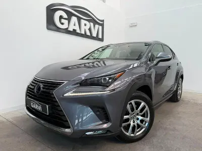 Usado Lexus NX300h Executive Line 197 CV (144 kW) 2019 Gris / plata SUV
