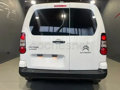 Usado Citroën Berlingo Feel 110 CV (80 kW) 2016 Blanco Monovolumen