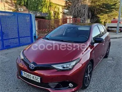 Usado Toyota Auris Hybrid Edition 136 CV (100 kW) 2017 Granate Berlina
