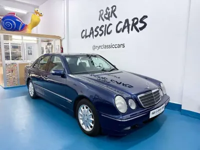 Usado Mercedes E240 Elegance 170 CV (125 kW) 2000 Azul Berlina