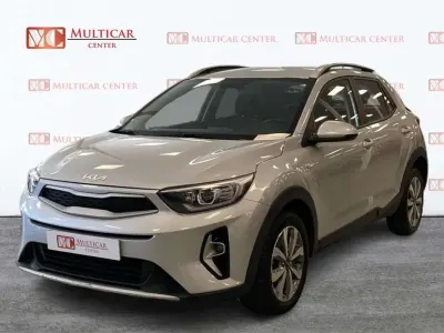 Usado Kia Stonic 84 CV (61 kW) 2023 Plateado SUV
