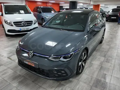 Usado VW Golf VIII GTE 245 CV (180 kW) 2021 Gris / plata Berlina