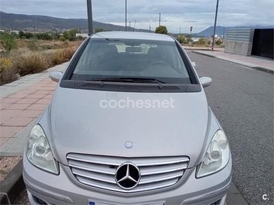 Usado Mercedes B180 109 CV (80 kW) 2006 Gris / plata Monovolumen