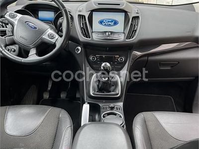 Usado Ford Kuga Titanium 120 HP (88 kW) 2015 Branco SUV