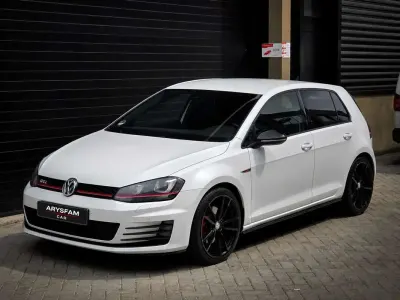 Occasion VW Golf VII GTI 220 ch (161 kW) 2013 Blanc Citadine