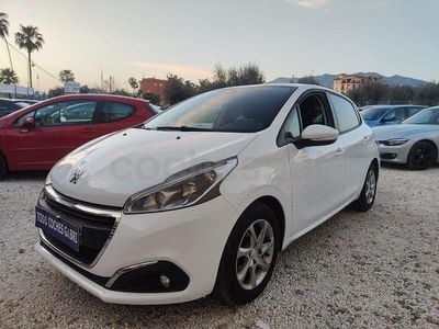 Usado Peugeot 208 Access 82 CV (60 kW) 2015 Blanco Utilitario