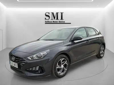 Usado Hyundai i30 120 CV (88 kW) 2022 Negro Utilitario