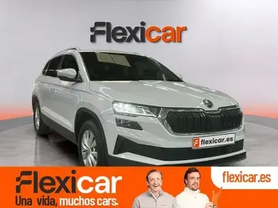 Usado Skoda Karoq Ambition 150 CV (110 kW) 2023 Blanco SUV