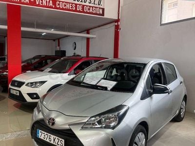 Usado Toyota Yaris Active 111 CV (81 kW) 2019 Gris claro Berlina