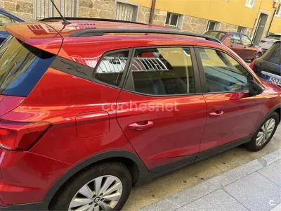 Usado Seat Arona Style 95 CV (69 kW) 2020 Granate SUV