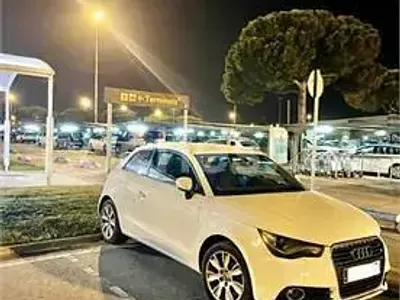 Usado Audi A1 Ambition 86 CV (63 kW) 2011 Blanco Utilitario