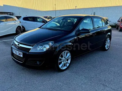 Usado Opel Astra Cosmo 120 CV (88 kW) 2005 Negro Berlina