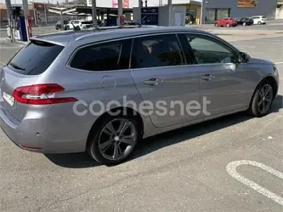 Usado Peugeot 308 SW GT-line 130 CV (95 kW) 2016 Gris / plata Familiar