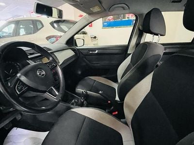 Usado Skoda Fabia Ambition 75 CV (55 kW) 2016 Negro