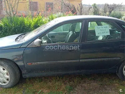 Usado Renault Laguna II Authentique 110 CV (80 kW) 2001 Verde Berlina