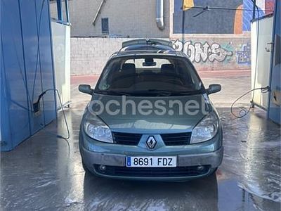 Usado Renault Scénic II Expression 115 CV (84 kW) 2006 Gris / plata Monovolumen