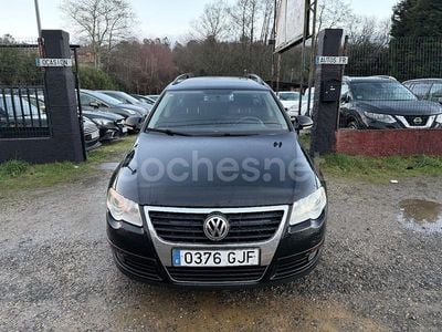 Usado VW Passat 105 CV (77 kW) 2008 Negro Familiar