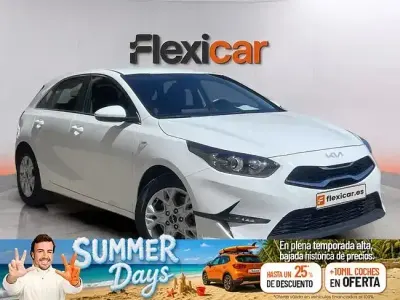 Usado Kia Ceed 136 CV (100 kW) 2023 Blanco Utilitario