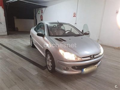 Usado Peugeot 206 CC 138 CV (101 kW) 2005 Gris / plata Descapotable