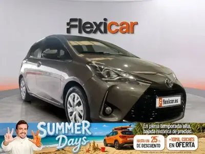 Usado Toyota Yaris Active 100 CV (73 kW) 2020 Marrón