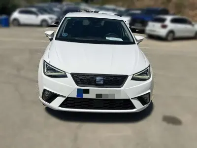 Usado Seat Ibiza Style Plus 110 CV (80 kW) 2022 Blanco Utilitario