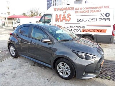 Gris / plata Usado 2022 Toyota Yaris Hybrid Active Berlina | 16.900 € (Buen precio)