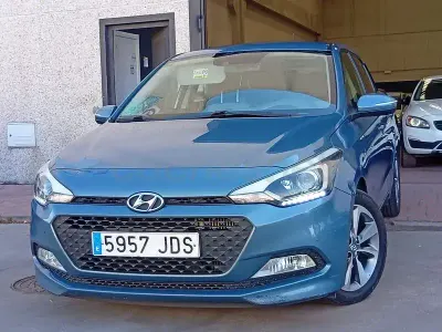 Usado Hyundai i20 90 CV (66 kW) 2016 Azul Berlina
