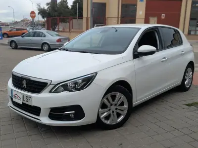 Usado Peugeot 308 Allure 130 CV (95 kW) 2021 Blanco