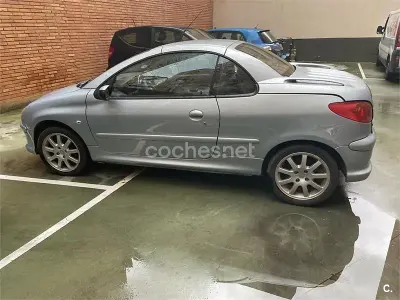 Usado Peugeot 206 CC 138 CV (101 kW) 2005 Gris / plata Descapotable