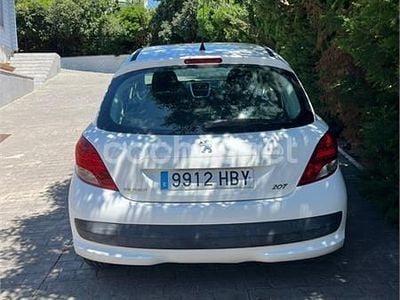 Usado Peugeot 207 90 CV (66 kW) 2011 Blanco Berlina