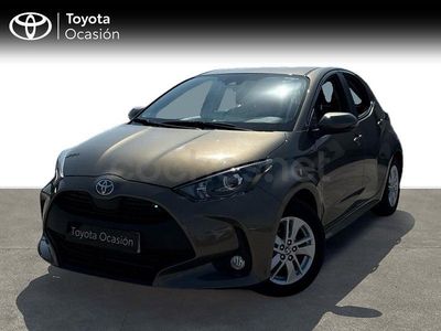 Usado Toyota Yaris Hybrid Active 116 CV (85 kW) 2022 Verde Berlina