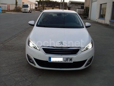 Usado Peugeot 308 Allure 115 CV (84 kW) 2015 Blanco Berlina