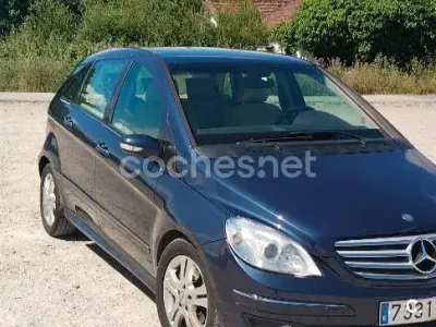 Usado Mercedes B200 140 CV (102 kW) 2006 Azul Monovolumen