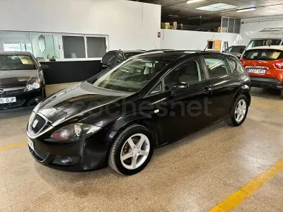 Usado Seat Leon Sport 105 CV (77 kW) 2006 Negro Utilitario