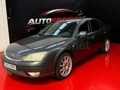 Usado Ford Mondeo Trend 155 CV (114 kW) 2005 Gris / plata Berlina