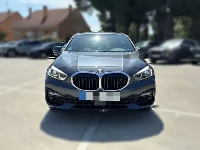 Usado BMW 118 Performance 136 CV (100 kW) 2021 Gris Utilitario