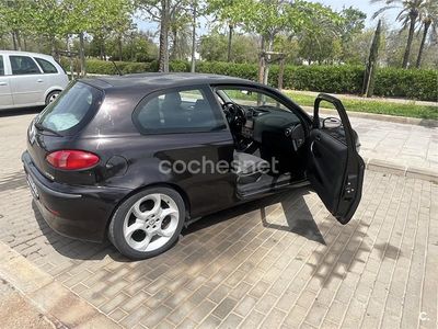 Negro Usado 2002 Alfa Romeo 147 Distinctive Utilitario | 2500 € (Buen precio)