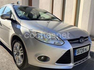 Usado Ford Focus Titanium 115 CV (84 kW) 2011 Gris / plata Berlina