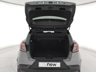Usado Renault Captur Techno 100 CV (73 kW) 2025 Gris SUV