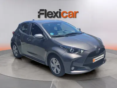 Usado Toyota Yaris Hybrid Business Edition 116 CV (85 kW) 2025 Gris Berlina