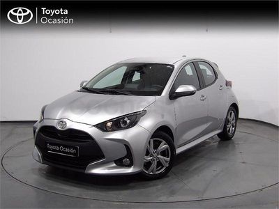 Usado Toyota Yaris Hybrid Active 116 CV (85 kW) 2025 Gris / plata Berlina
