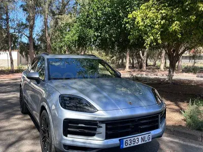 Usado Porsche Cayenne S E-Hybrid 519 CV (381 kW) 2024 Gris / plata SUV