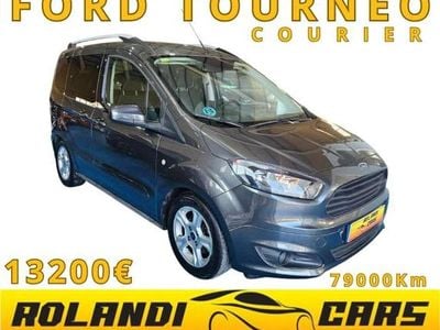 Usado Ford Tourneo Courier Ambiente 76 CV (55 kW) 2018 Gris Monovolumen