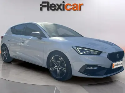 Begagnad Seat Leon FR 150 HK (110 kW) 2021 Vit Halvkombi
