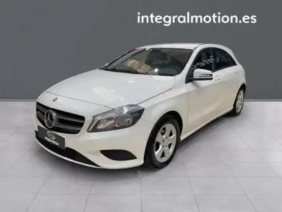 Usado Mercedes A180 Urban 122 CV (89 kW) 2014 Blanco Utilitario
