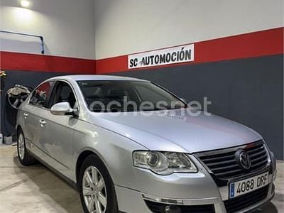 Usado VW Passat Sportline 140 CV (102 kW) 2005 Gris / plata Berlina