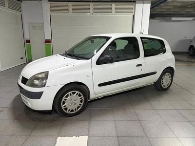 Begagnad Renault Clio II 80 HK (58 kW) 2004 Vit