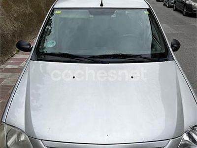 Usado Dacia Logan Lauréate 90 CV (66 kW) 2008 Gris / plata Berlina